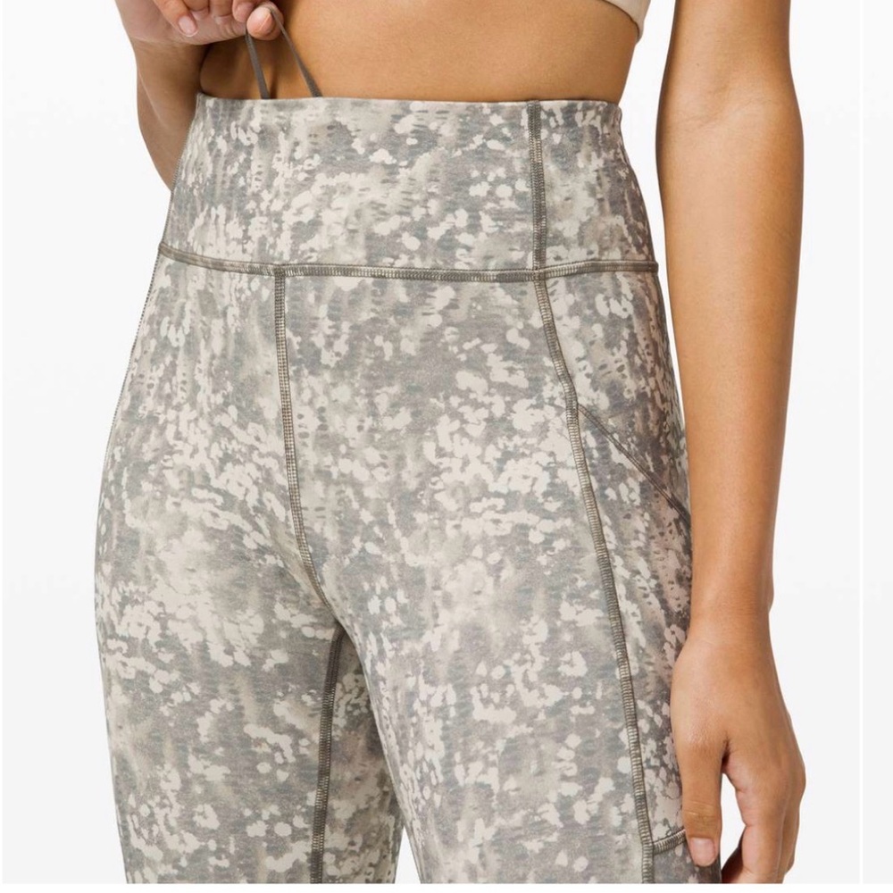 Lululemon Invigorate High-Rise Crop 23 Gray Patterned Leggings 4 - Picture 3 of 7